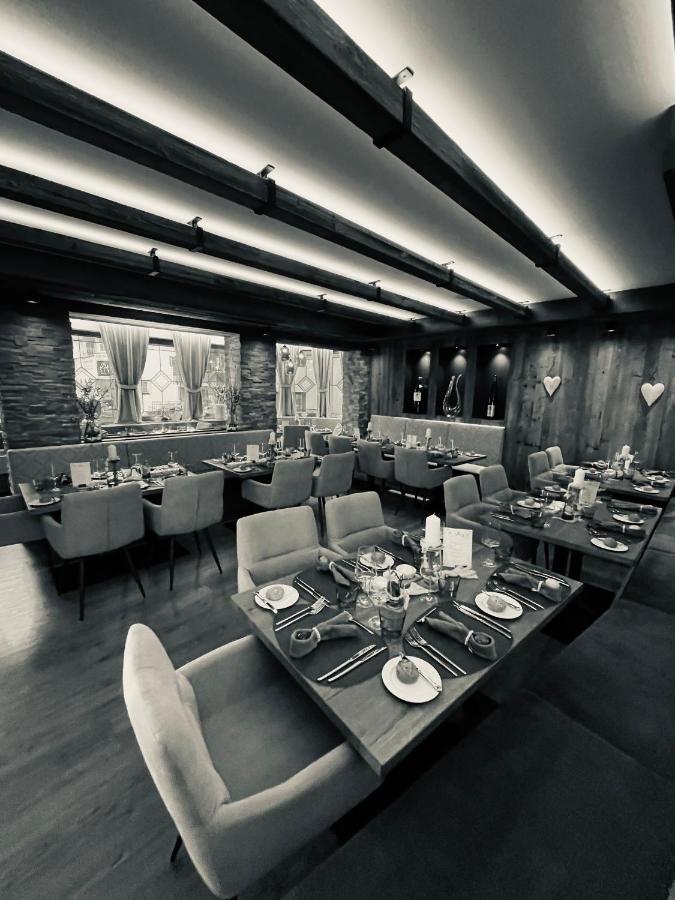 Hotel Central Ишгъл Екстериор снимка