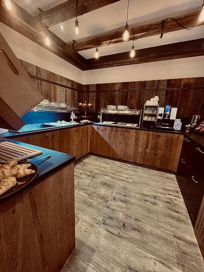 Hotel Central Ишгъл Екстериор снимка
